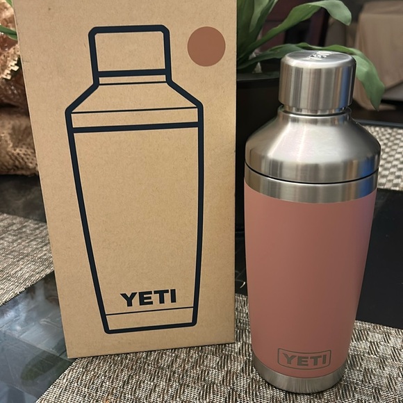 YETI RAMBLER 20 OZ COCKTAIL SHAKER NWT - Picture 1 of 8